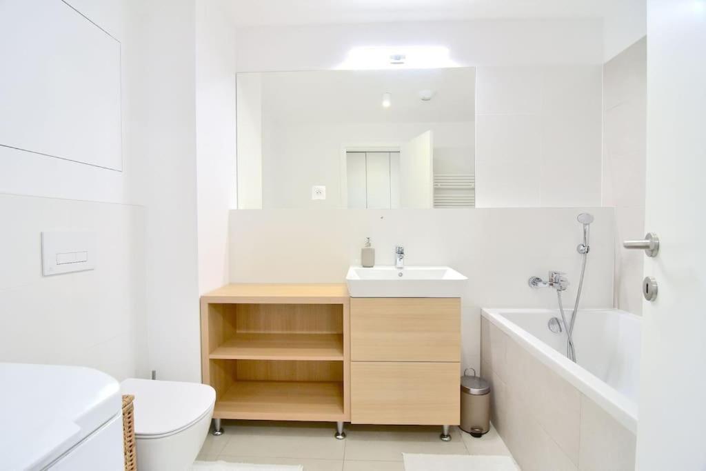 Downtown Charm With Free Parking Spot Apartment Bratislava Exterior photo